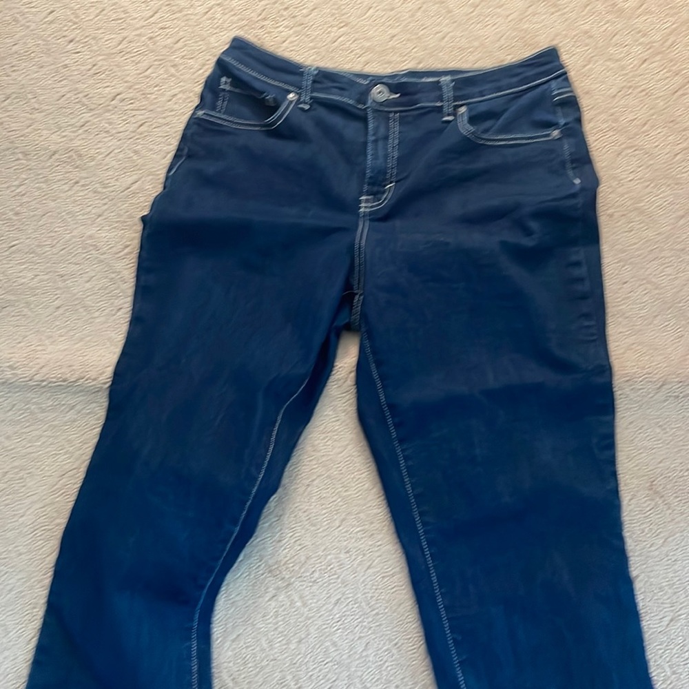 Style and company curvy capri jean